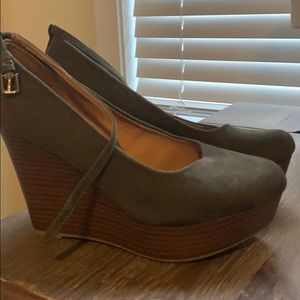 Report green suede wedges